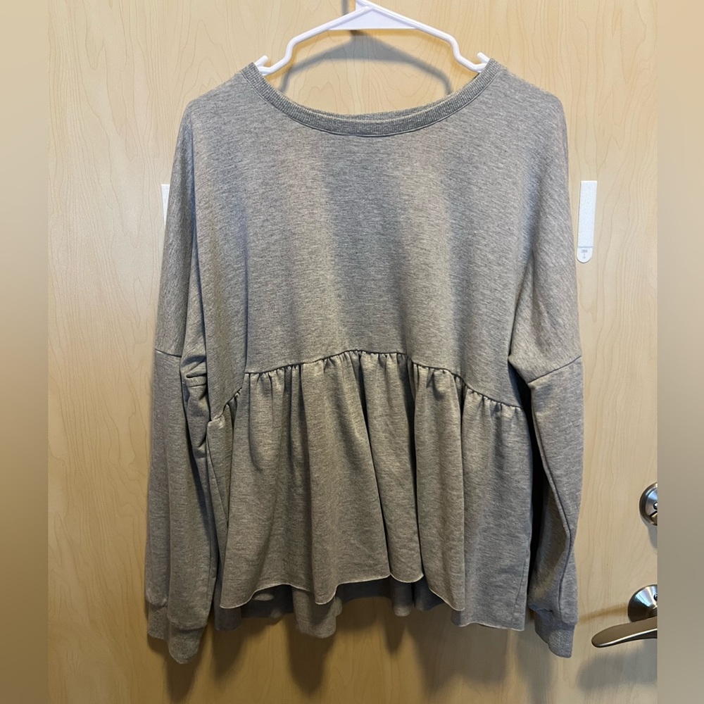 🤍 Vici Gray Peplum Sweater